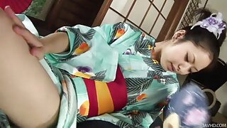 Prekrasna Kumi Sakura popuši porno film domaci svom dečku
